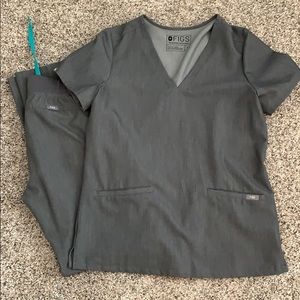 FIGS | women’s top and bottom scrub set